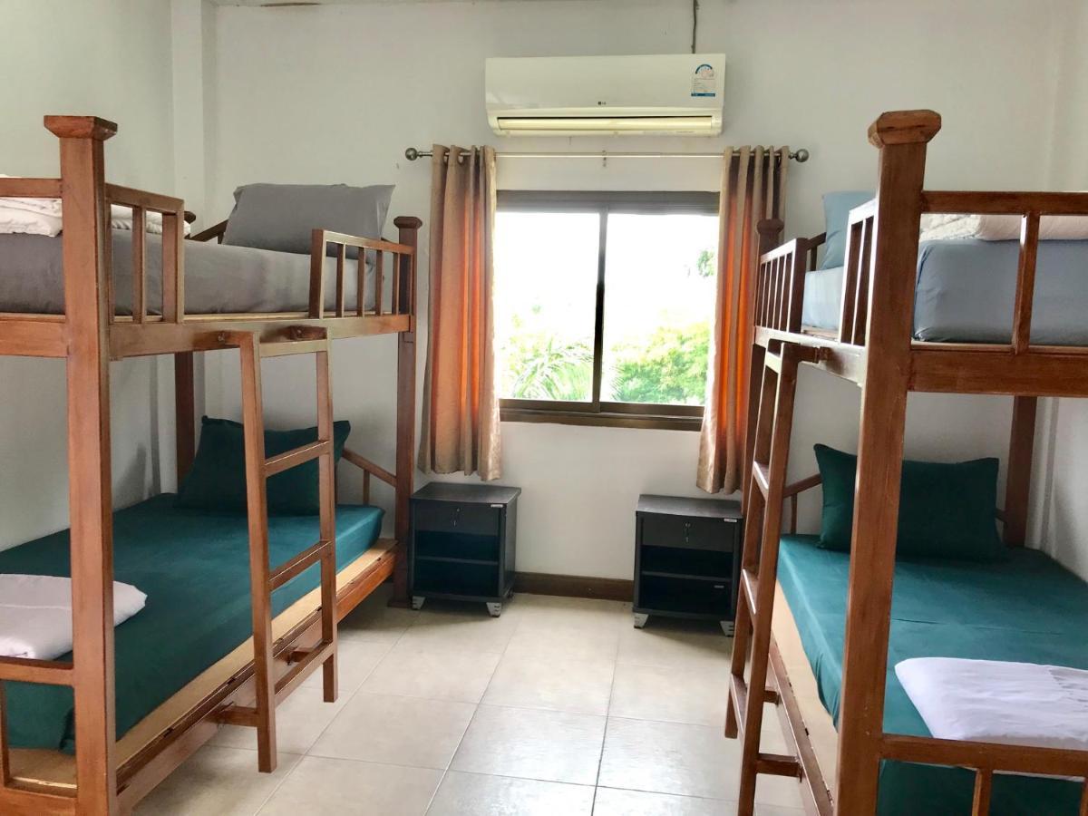 Хостел Hiranyika Cafe & Bed Самуй Екстер'єр фото